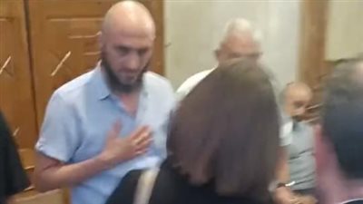 رفض مصافحتها.. إيمان العاصي تتعرض لموقف محرج من شقيق المخرجة سارة وفيق 