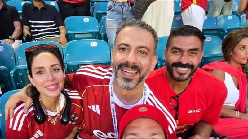 نجوم الفن في مدرجات