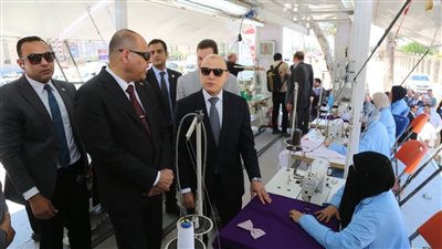 وزير العمل ومحافظ كفرالشيخ يتفقدان الوحدة المتنقلة للتدريب المهني