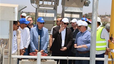 وزير الإسكان ومحافظ المنيا يتفقدان محطات مياه الشرب بالمحافظة