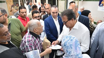 وزير الصحة يوجه بزيادة أعداد العاملين بخدمات النظافة والأجهزة الطبية