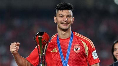 أحمد حسن: الأهلي يبحث تسويق المغربي أشرف داري لكثرة إصاباته