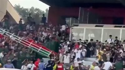 احتفالات بلون الدم .. وفاة مشجع وإصابات متنوعة فى ختام الدوري الجزائري| صور 