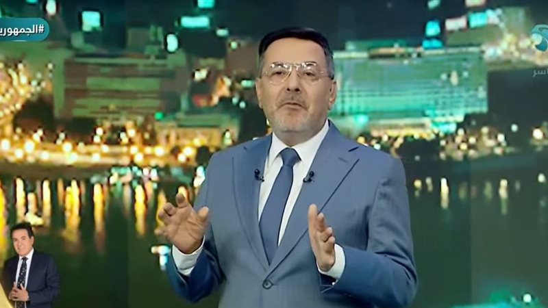 الإعلامي خيري رمضان