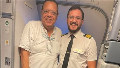 خلال رحلة جوية..طيار بورسعيدي يفاجئ والده بقيادته الطائرة التي يستقلها