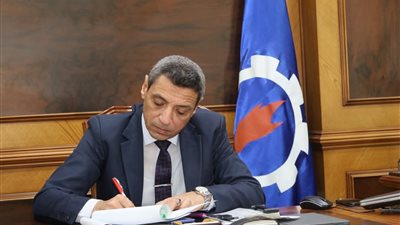 محافظ السويس يعتمد نتيجة الشهادة الإعدادية بنسبة نجاح 84.28% 