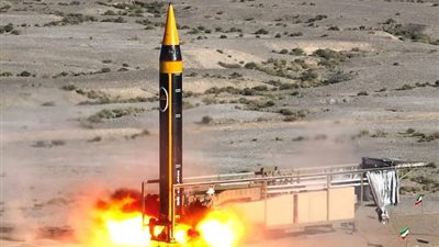 بعد الضربات الأمريكية.. إيران تطلق صاروخ