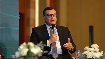 وزير الإسكان يتابع سير العمل بالمشروعات التنموية الجاري تنفيذها بمدينة السويس 