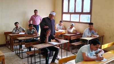 رئيس منطقة بنى سويف الأزهرية يتفقد لجان امتحانات الثانوية