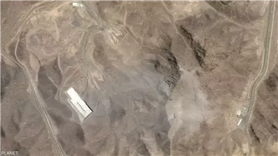 فوردو تحت القصف: صور الأقمار الصناعية تكشف آثار الضربة الأمريكية العميقة