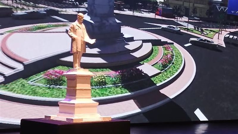 أول صور لتمثال الدكتور