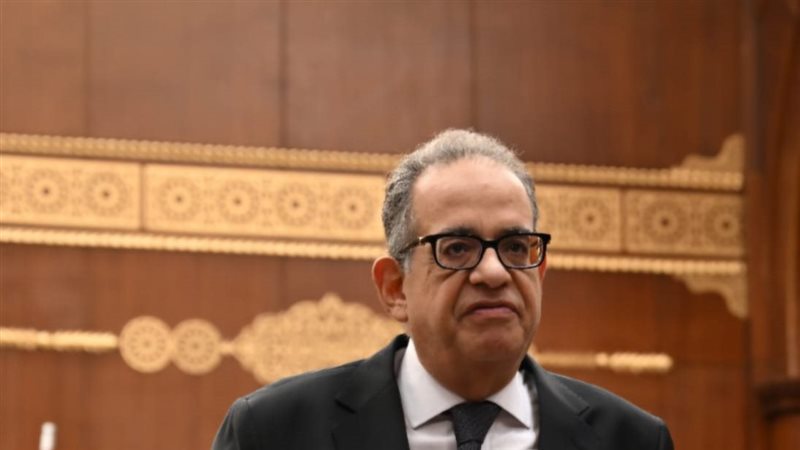 النائب طارق عبد العزيز