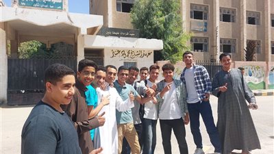 ارتياح بين طلاب الثانوية الأزهرية بسوهاج بعد امتحان التوحيد.. صور