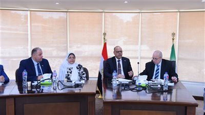 توسع في قاعدة بيانات العمالة غير المنتظمة وعمال التراحيل للدعم والحماية