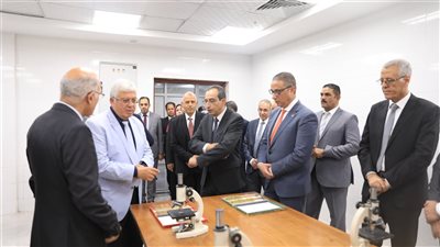 وزير التعليم العالي يتفقد مقر جامعة الفيوم الأهلية