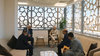 البيئة تبحث مع محافظ الوادي الجديد سبل تعزيز الاستثمار في تدوير المخلفات 