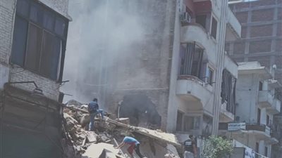 انهيار عقار شبرا مصر.. مفاجأة بشأن قرار صادر للمبنى والسكان