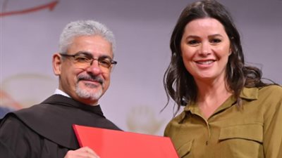 يسرا اللوزي تعرب عن سعادتها بعد تكريمها في المركز الكاثوليكي للسينما