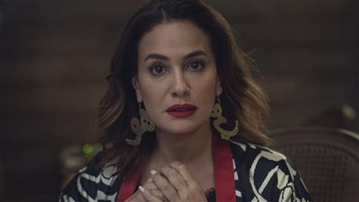 أول أعمال هند صبري بعد مطالبات ترحيلها .. صحفية تقابل سفاح في مسلسل عسل أحمر