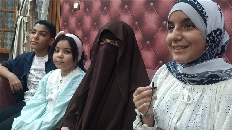 الطالبة واسرتها