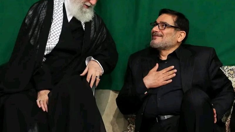 علي شمخاني مع المرشد