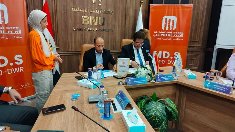 جانب من التوقيع