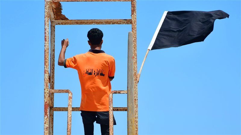 المنقذ يرفع الراية