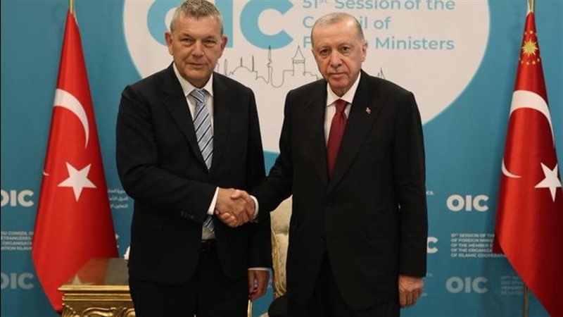 الرئيس التركي ومفوض