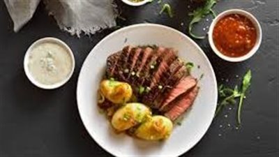 طريقة عمل اللحم المشوي بالزعتر والأعشاب... طعم فاخر ببروتين عالي ودهون قليلة