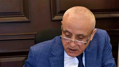 محافظ الأقصر يكرم أوائل الشهادة الإعدادية وقيادات التعليم المتميزين