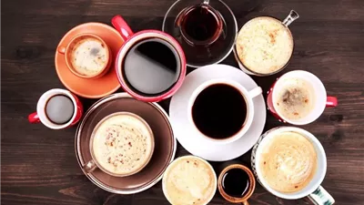 مفاجأة علمية: المشروبات الساخنة أكثر فاعلية من المثلّجات في تبريد الجسم صيفًا