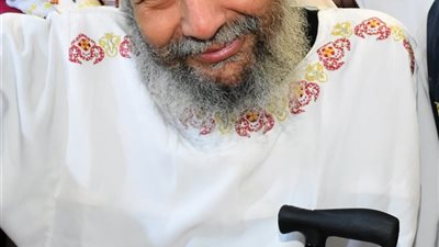 الكنيسة تودع القمص جورجيوس بشارة شقيق الأنبا باخوميوس بعد رحلة كهنوتية  47 عام