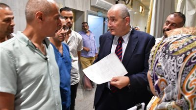 زيارة مفاجئة لرئيس المستشفيات التعليمية لمستشفى أحمد ماهر