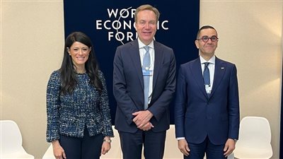 رانيا المشاط تبحث مع رئيس المنتدى الاقتصادي العالمي سبل دعم التحول الاقتصادي 