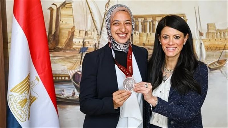 وزيرة التخطيط تُشيد