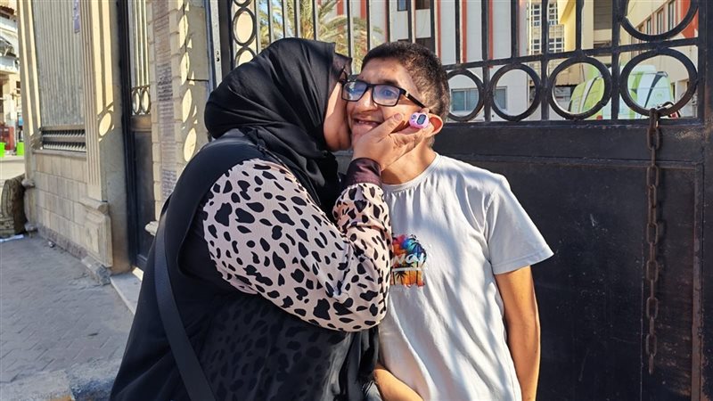 الطالب محمد ووالدته