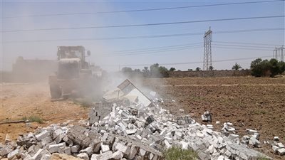 حملة لرئيس مدينة طامية لازالة حالات بناء مخالف علي أراضي أملاك الدولة بفانوس