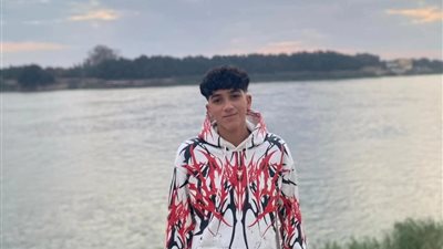 إنتشال جثمان طالب لقى مصرعه غرقا فى نهر النيل بمنطقة الصف 