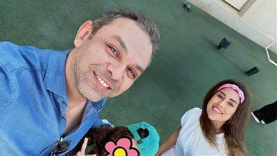 بعد شائعات زواجها..طليق أيتن عامر ينشر صورة معها : وجودنا في حياة أولادنا مهم