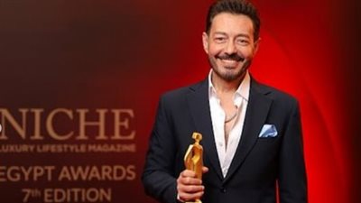 أحمد زاهر يتوّج بجائزة «نجم العام»: فخور بدور الجباس