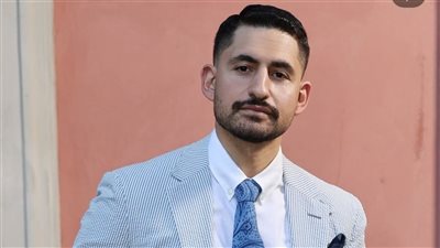 أناقة ‎أرستقراطية بلمسة عصرية..أمير المصري يتألق في عرض أزياء دنهيل بميلانو