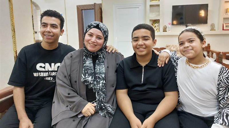 مروان مع أسرته