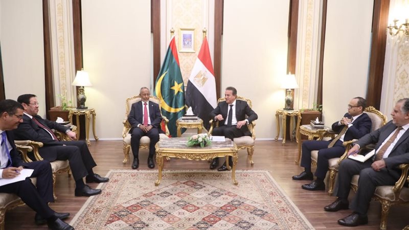 وزير الصحة الدكتور