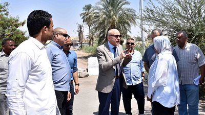 محافظ الأقصر يتابع فرص استثمار الأصول غير المستغلة بجوار الطريق السريع