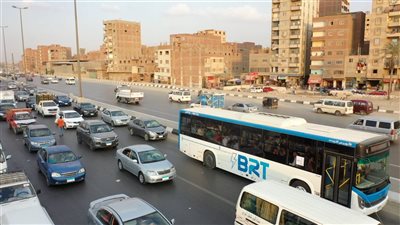 تنظيم حركة الميكروباصات عبر طريق «خدمة» ومواقف إقليمية بجوار محطات «BRT»