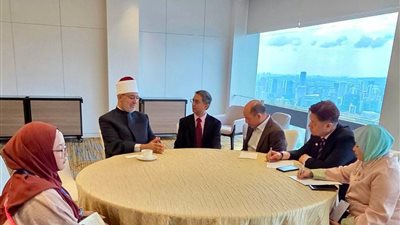 مفتي الجمهورية يلتقي وزير الثقافة في سنغافورة لبحث سبل التعاون الثقافي والديني