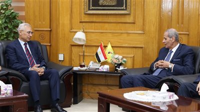 رئيس جامعة المنيا يستقبل وزير التربية والتعليم الفني الأسبق