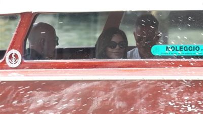 بيزوس وسانشيز يغيران موقع زفافهما  في اللحظة الأخيرة بسبب الاحتجاجات