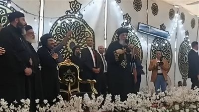 بالزغاريد .. استقبال شعبى للبابا تواضروس فى أول زيارة لكنيسة العصافرة