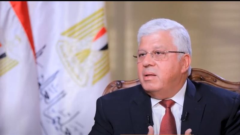 الدكتور أيمن عاشور
